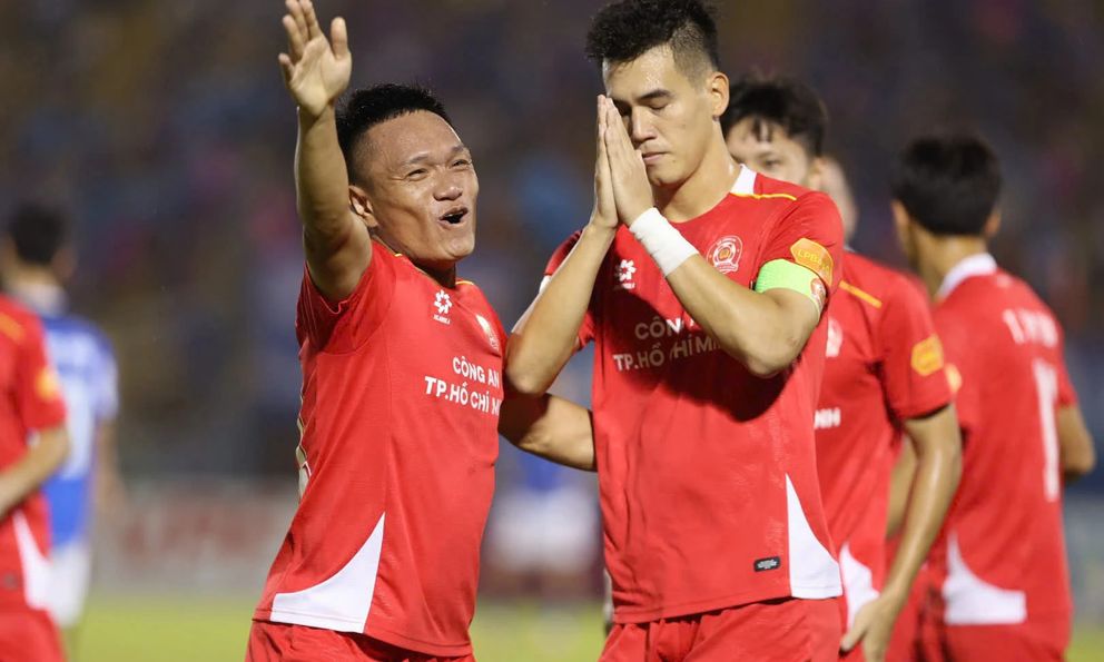 Tiến Linh liên tục 