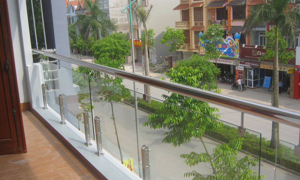 Lời khuyên cho các gia đình làm lan can ban công bằng kính cường lực