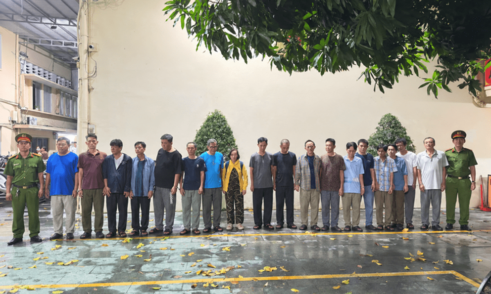 Công an điều tra loạt giao dịch qua nhiều tài khoản: Bắt tạm giam Trần Lệ Thúy và 17 người khác