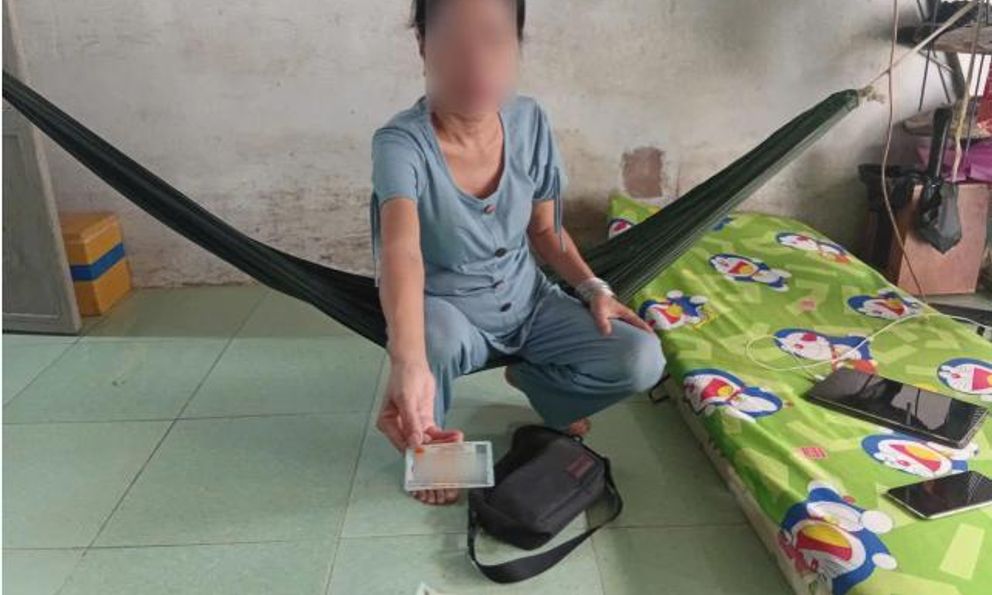 Công an bắt người phụ nữ 51 tuổi lúc 10 giờ sáng 