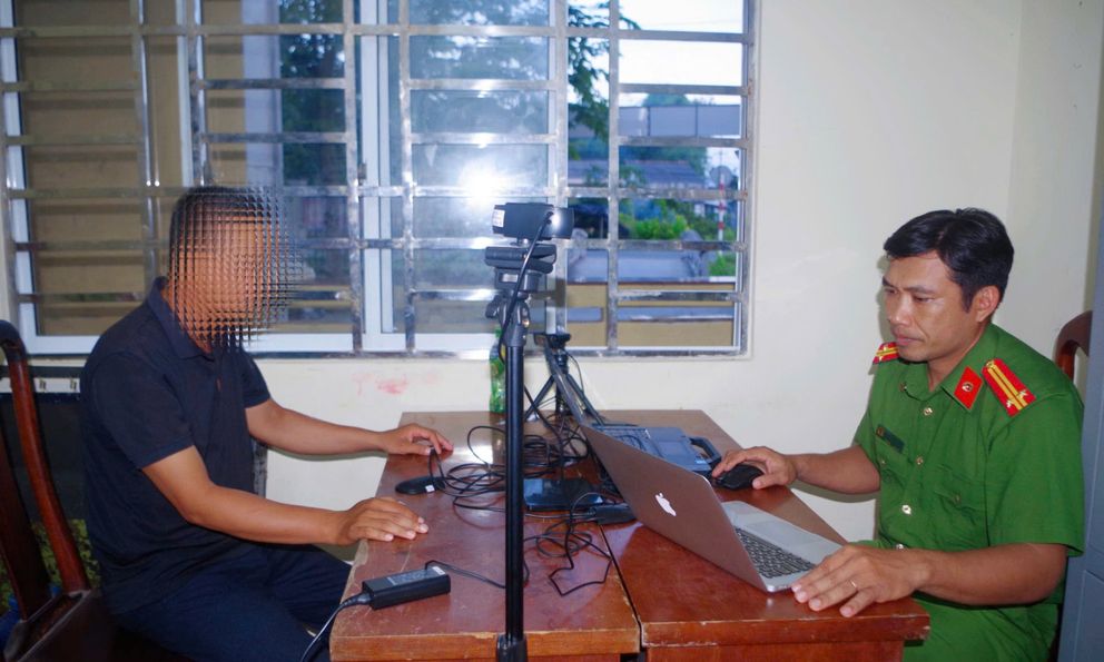 Kiểm tra tại công viên, công an giữ người trong trường hợp khẩn cấp đối với Nguyễn Hữu Hiểu SN 1997