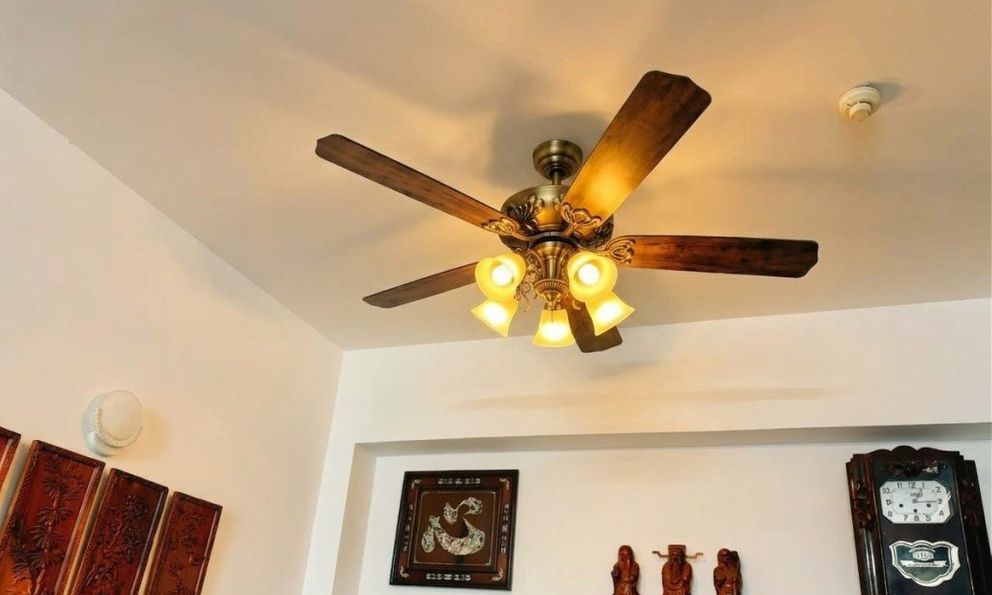 Lời khuyên cho các gia đình đang sử dụng quạt trần có gắn đèn
