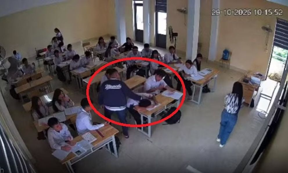 Nam sinh lớp 10 bị bạn đánh thủng màng nhĩ trước mặt giáo viên: Gia đình nạn nhân lên tiếng