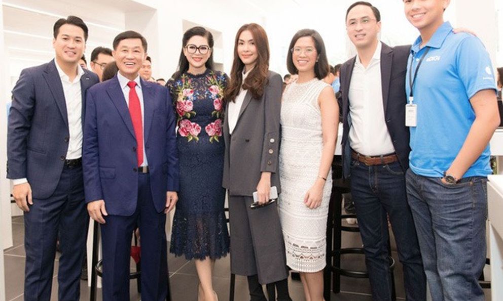 Tỷ phú Johnathan Hạnh Nguyễn công bố tổng số tiền từ thiện không có trong sao kê của MTTQ: “Chính tôi đếm nên yên tâm là không thiếu 1 tờ nào hết”