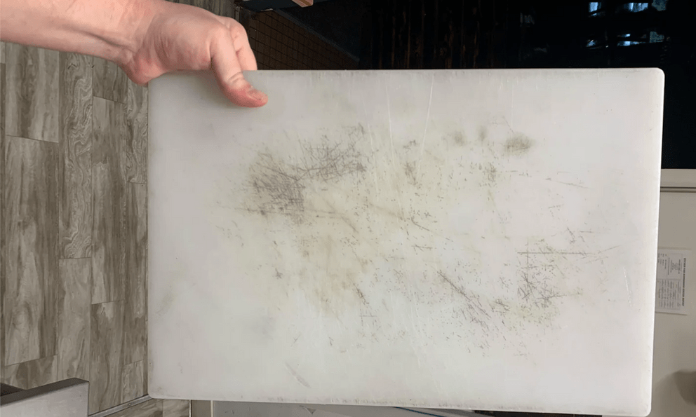 Khi thớt nhựa gặp 3 tình trạng này, tiếc mấy cũng phải vứt bỏ ngay để bảo vệ cả nhà