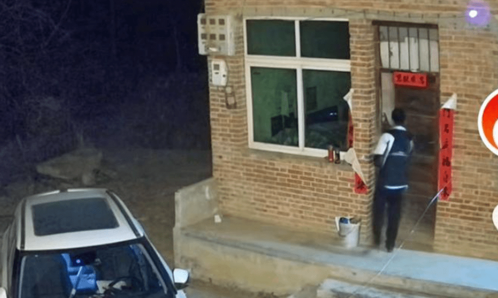 Người đàn ông lái xe 1.500 km về quê ăn Tết, những gì diễn ra sau đó khiến mọi người chết lặng: “Chưa từng thấy gì buồn hơn thế”