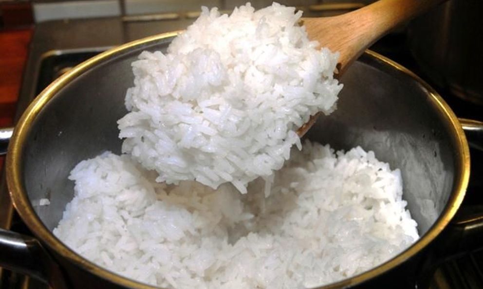 Ăn cơm nguội theo kiểu “lạ đời” suốt 1 tháng, một thứ của cô gái thay đổi