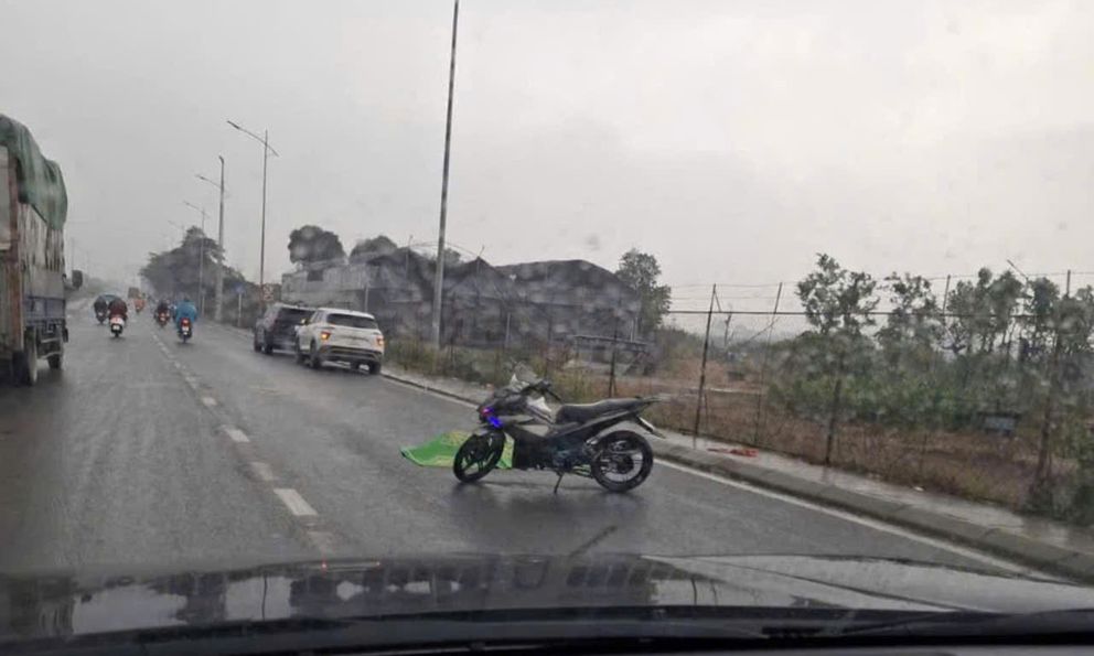 Hà Nội: Vợ trẻ khóc thảm sau vụ chồng chết vì tai nạn giao thông, khẩn cầu cộng đồng mạng giúp đỡ 