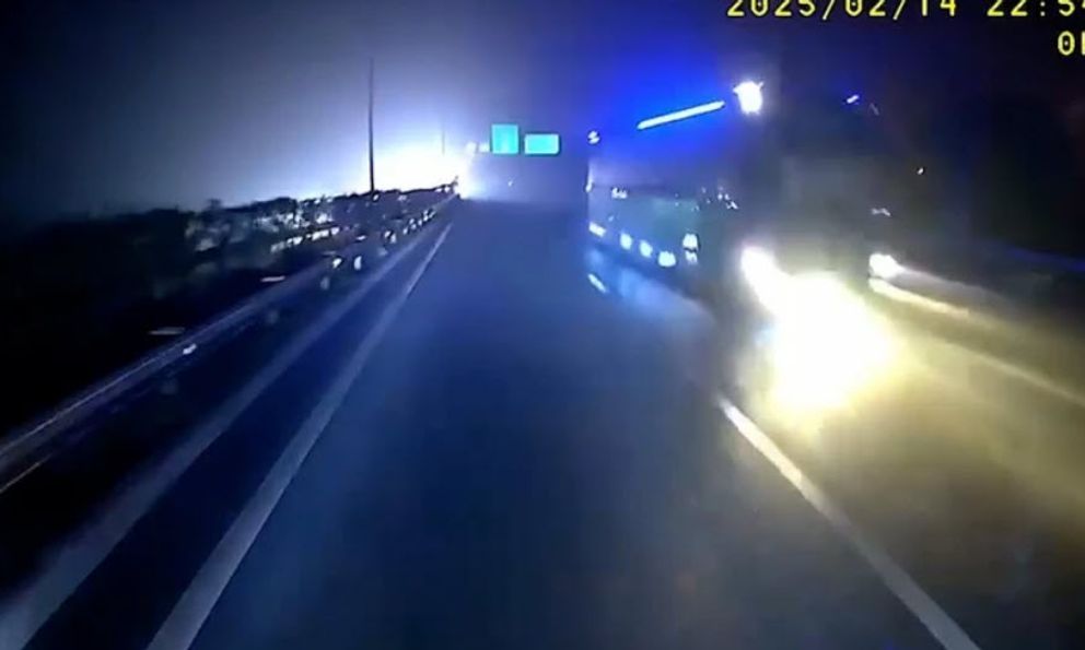 Phạt 35 triệu đồng, trừ 10 điểm giấy phép lái xe đối với tài xế đi ngược chiều trên cao tốc Nội Bài-Lào Cai