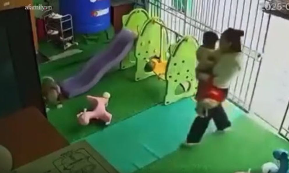 Ai sẽ chịu trách nhiệm trước pháp luật trong vụ bé 16 tháng tuổi bị ô tô của phụ huynh cán tử vong?