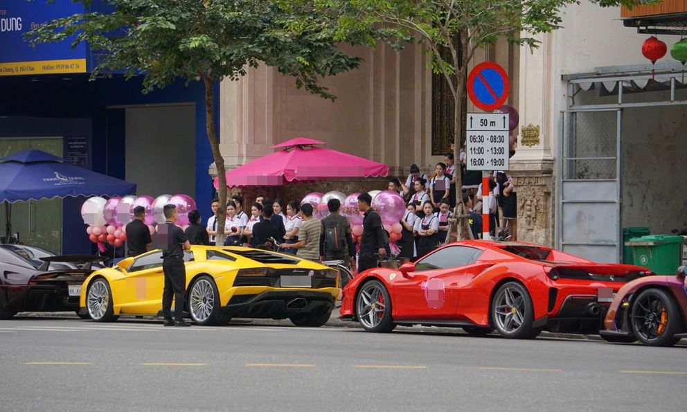 Vụ đoàn siêu xe của thẩm mỹ viện vượt đèn đỏ ở Đà Nẵng: Phạt 167 triệu đồng, tạm giữ 11 GPLX