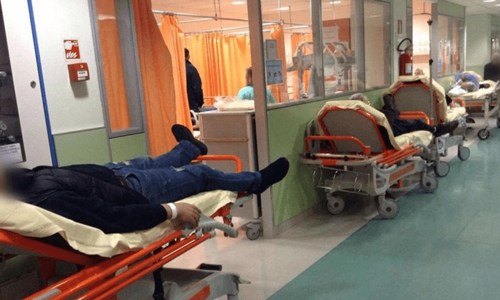 Người đàn ông 51 tuổi ngất xỉu sau bữa ăn rồi tử vong ba ngày sau đó, bác sĩ tức giận quát: 3 loại đồ ăn này không được ăn thường xuyên!