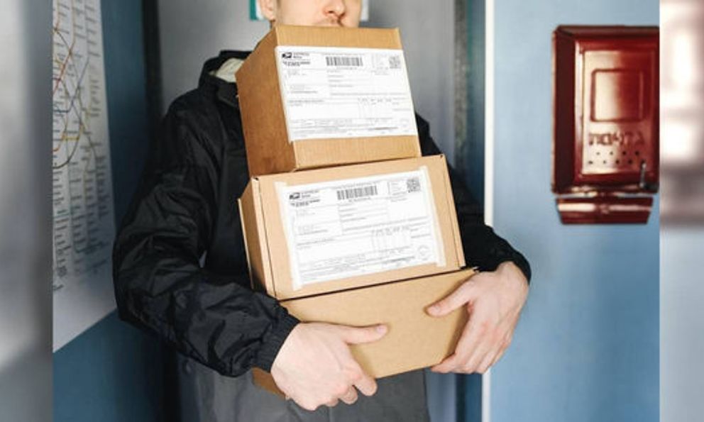 Thấy khách có 100 đơn ship COD liên tục, shipper từ chối giao hàng, ai ngờ lại được cảnh sát khen ngợi