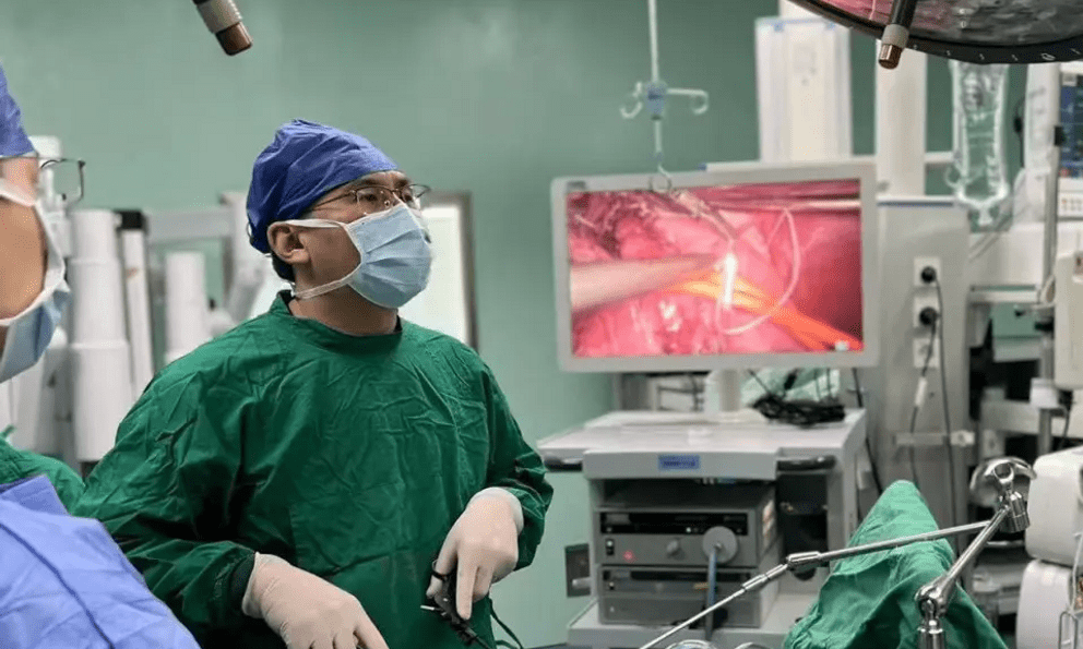 Cô gái 28 tuổi bị axit dạ dày 