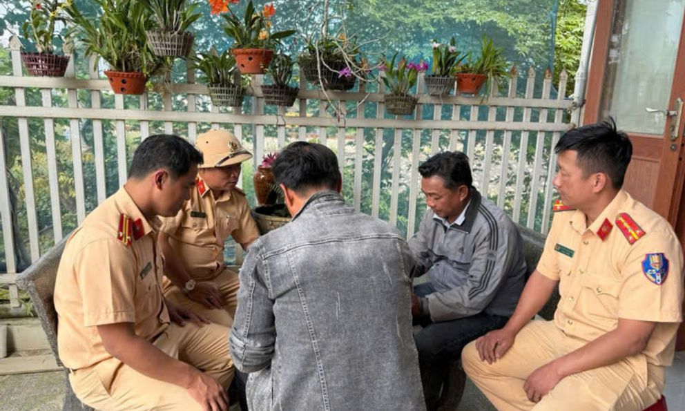 Trong vòng 60 phút đã có 2 vụ cố tình vượt đường ngang: Ngành đường sắt lên tiếng cảnh báo