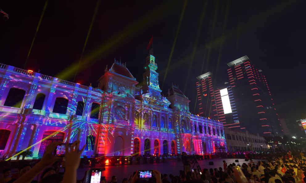 Mapping “Sắc màu thành phố Bác” mãn nhãn giữa UBND TP.HCM, xem xong chỉ biết thốt lên 