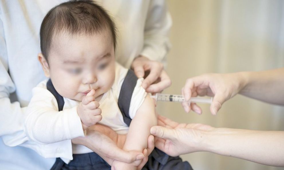 Vắc xin sởi có tiêm cùng lúc với vắc xin cúm được không?