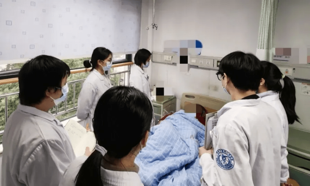 Người phụ nữ bị nhiễm trùng huyết nguy kịch vì sử dụng giấy vệ sinh