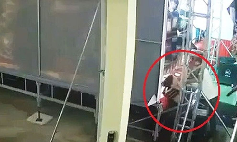 Nam sinh bị điện giật tử vong khi đang diễn văn nghệ tại trường