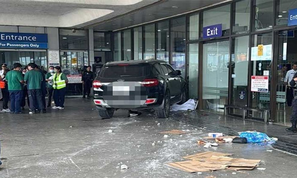Ô tô lao vào giữa nhà ga sân bay tại Philippines khiến nhiều người thương vong: Cảnh tượng hỗn loạn tại hiện trường