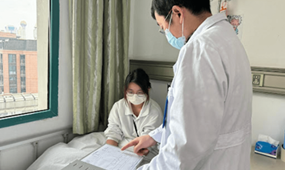 Nữ sinh 14 tuổi phải tiêm insulin suốt đời vì tiểu đường, bác sĩ nhắc: Đừng dùng 3 thứ này thay bữa ăn