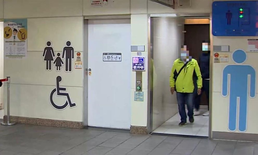 Tin tuyển dụng ghi quyền lợi của nhân viên là “được dùng nhà vệ sinh miễn phí”: Cư dân mạng sững sờ, bàng hoàng và đặt 1 câu hỏi