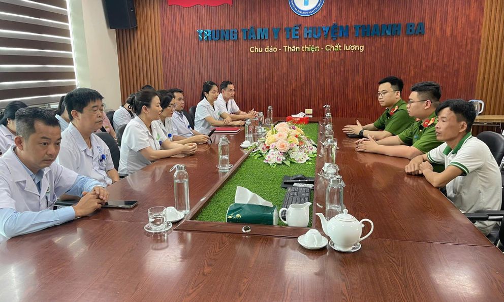 Đưa con đi cấp cứu nhưng lại lao vào tấn công bác sĩ, người đàn ông phải xin lỗi công khai