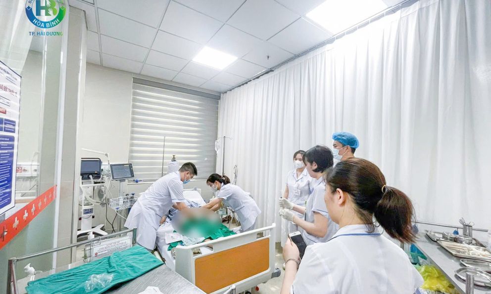 Bệnh viện cứu sống một trẻ em đuối nước được người qua đường đưa vào trong tình trạng nguy kịch