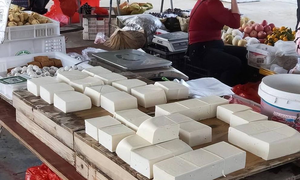 Nói thật: Mua đậu phụ mà nhìn thấy 4 dấu hiệu này, đừng dại mà mang về nhà