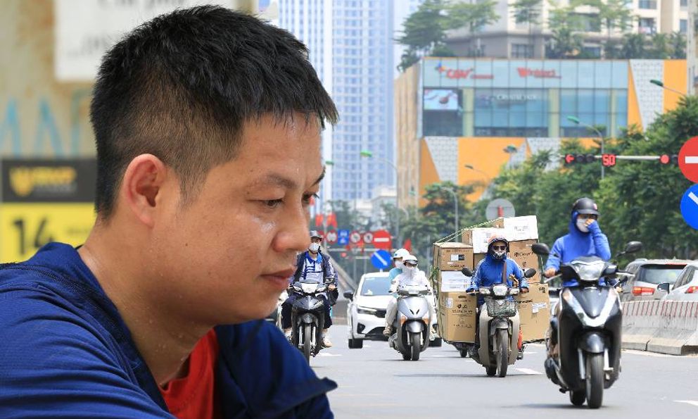 Vừa vào Hè, Hà Nội đã nắng gay gắt 37 độ C: Người dân vã mồ hôi 