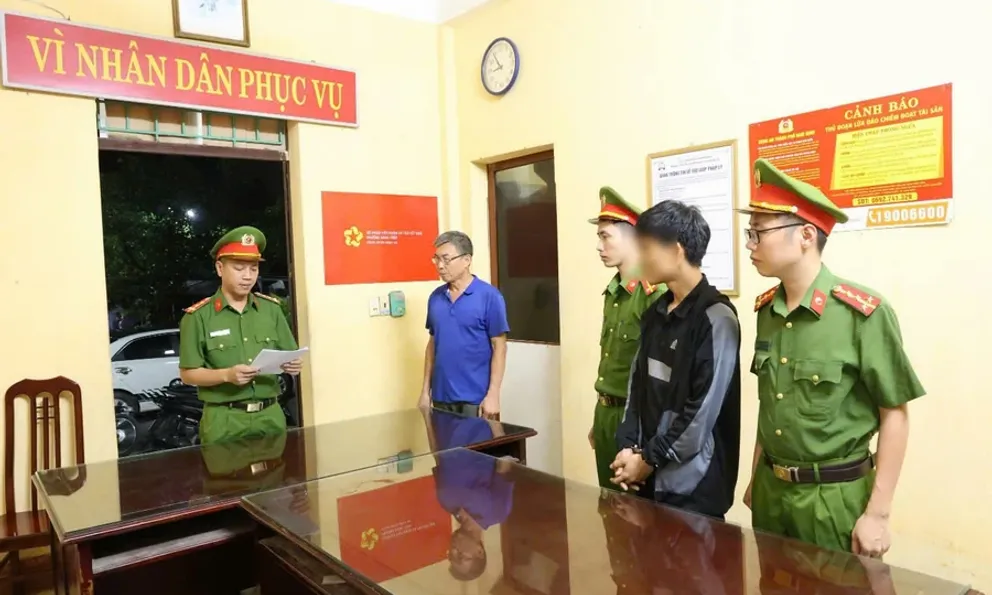 Tạm giữ hình sự người đàn ông hành hung nhân viên y tế khi đang cấp cứu cho bố