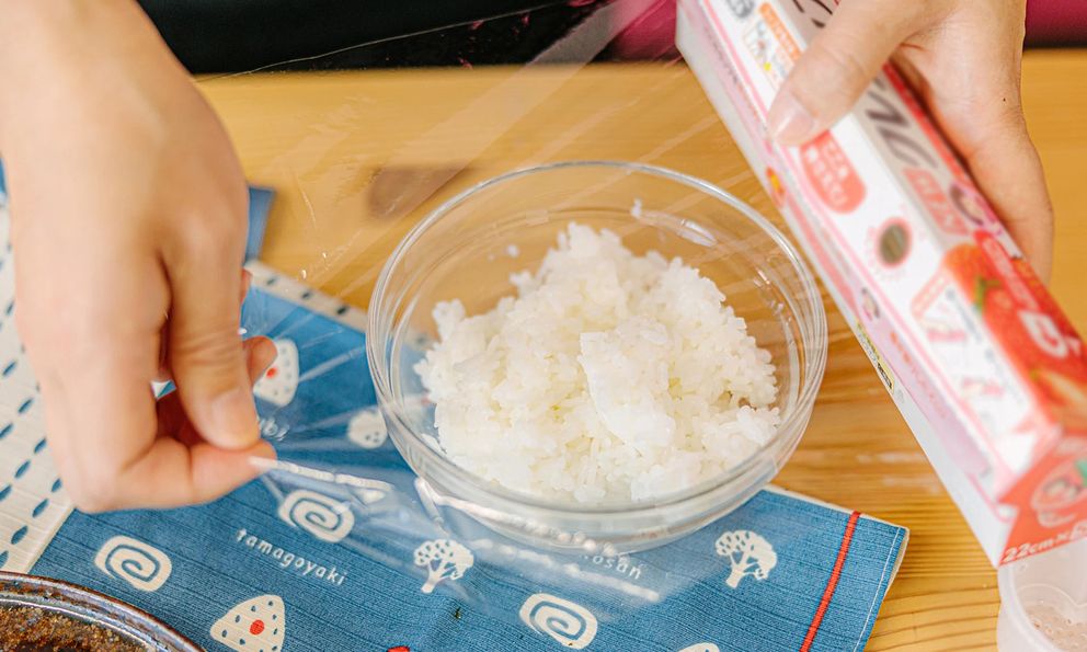 Sự thật mất lòng: 3 kiểu bảo quản cơm thừa nhiều người tưởng tốt hóa ra “làm mồi” cho vi khuẩn, “nuôi” mầm bệnh