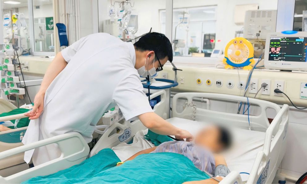 Người phụ nữ sốc nhiễm khuẩn nặng sau tiêm khớp vai tại phòng khám tư