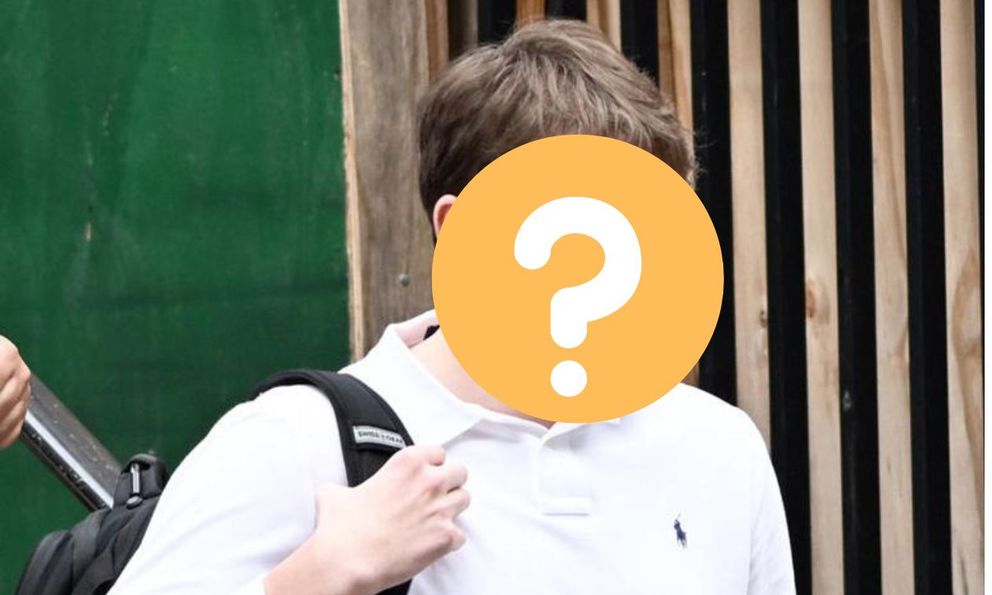 Đệ nhất công tử nước Mỹ Barron Trump gây sốc với diện mạo mới khó nhận ra