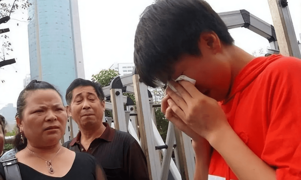 Nam sinh thi ĐH đạt thủ khoa tỉnh nhưng không trường nào chịu nhận, một trường top đầu thẳng thừng tuyên bố: 