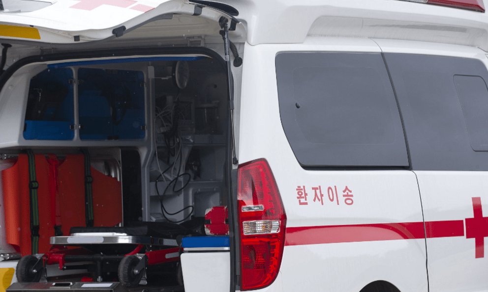 Cô gái rơi từ tầng 13 xuống trúng người qua đường khiến 3 người khác thương vong