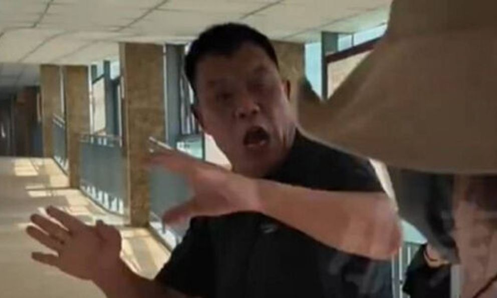 Mẹ già 92 tuổi bệnh nặng, anh trai và em gái đánh nhau trong bệnh viện: Câu chuyện quen thuộc đau lòng với nhiều gia đình