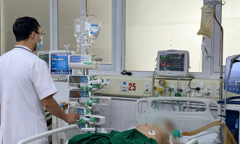 Cụ ông liệt hoàn toàn tứ chi sau khi tiêm thuốc giảm đau tại một phòng khám tư nhân