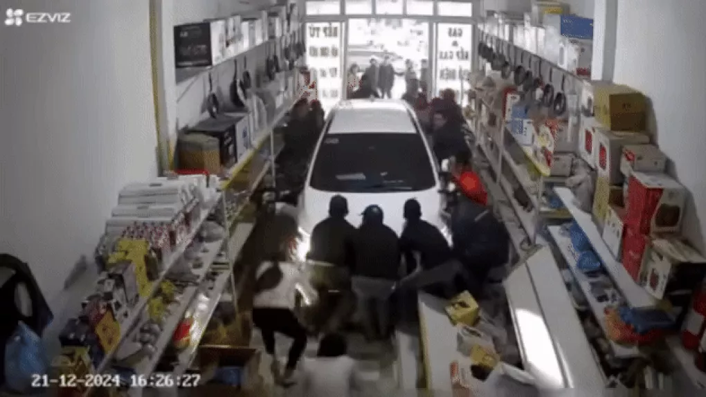 Tài xế lao xe vào nhà dân làm chết bé gái 17 tháng bị tuyên 2 năm tù giam