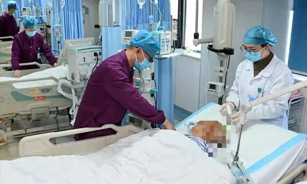 Một phụ nữ đột ngột qua đời giữa đêm vì nhồi máu não, bác sĩ thở dài: Mê 4 món này mạch máu không tắc mới lạ!