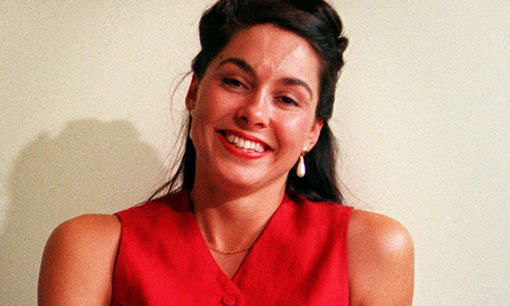 Một cựu hoa hậu bị tuyên án tù vì tội bạo hành chồng suốt 9 năm, khóc nức nở trước toà