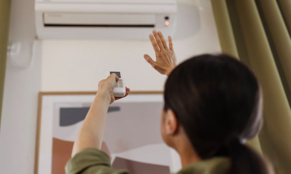 Bác sĩ liên tục cảnh báo: 4 vấn đề sức khỏe thích “tra tấn” người ngồi phòng điều hòa 6 tiếng mỗi ngày