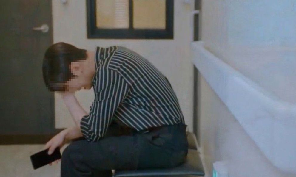 Chàng trai độc thân 25 tuổi vô tình phát hiện… ung thư tinh hoàn sau 1 lần đi hát karaoke