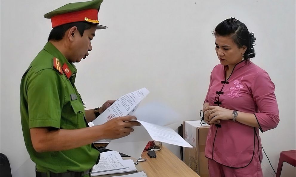 Vụ bé trai 14 tháng tuổi bị ném xuống nền nhà tử vong: Bảo mẫu đối diện mức án nào?