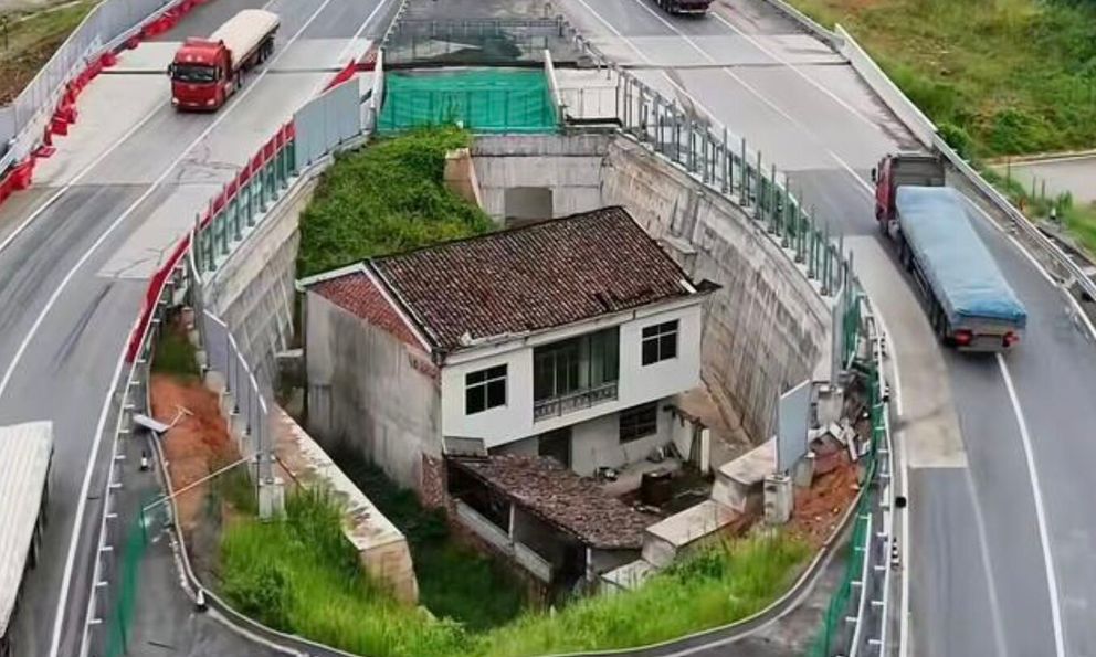 Nhất quyết không chịu di dời dù được đền bù tiền tỷ, ngôi nhà sẵn sàng 