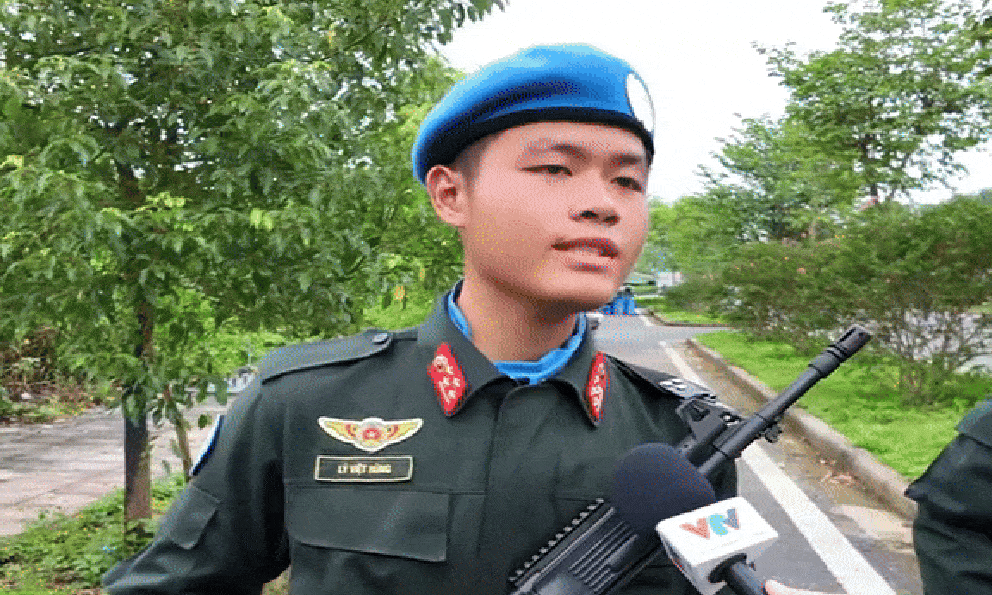 Màn trả lời phỏng vấn VTV bằng tiếng Anh của chiến sĩ tham gia diễu binh A80 gây sốt