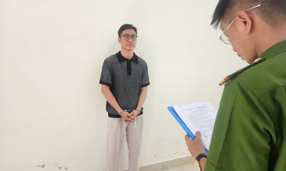 Bắt thanh niên 28 tuổi dùng clip nhạy cảm để cưỡng dâm bạn gái cũ