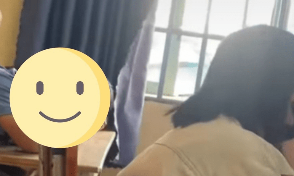 Đi họp phụ huynh, 2 ông bố ở cuối lớp bất ngờ thành nhân vật chính vì hành động khó đỡ: Phen này khéo bị phê bình trước cả con!