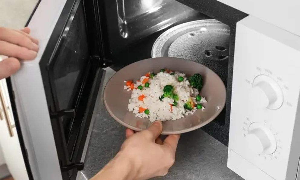 Nhắc nhở lần cuối: 4 kiểu dùng lò vi sóng như 