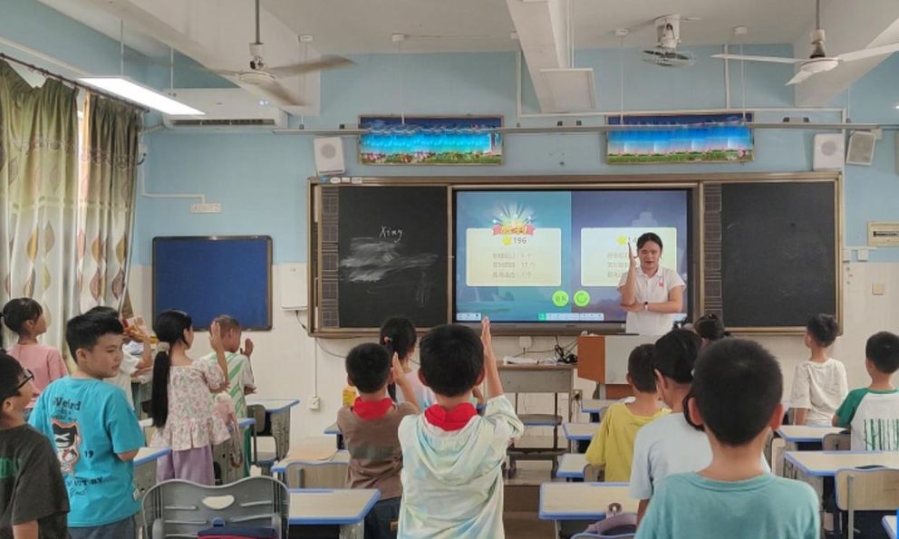 Cậu bé lớp 3 được 1,29 triệu người lạ bầu làm lớp trưởng: Cuộc bình chọn khó tin nhất MXH!